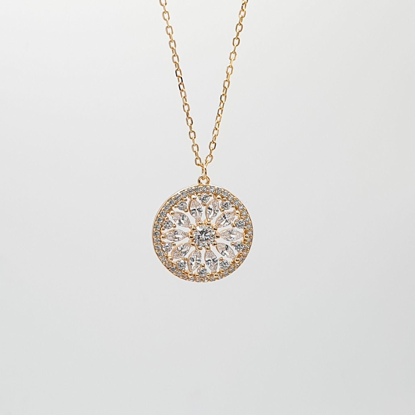 Sparkling Round Flower Jewel Pendant Necklace