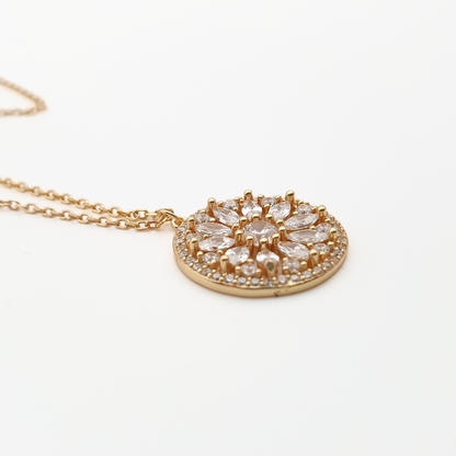 Sparkling Round Flower Jewel Pendant Necklace