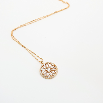 Sparkling Round Flower Jewel Pendant Necklace