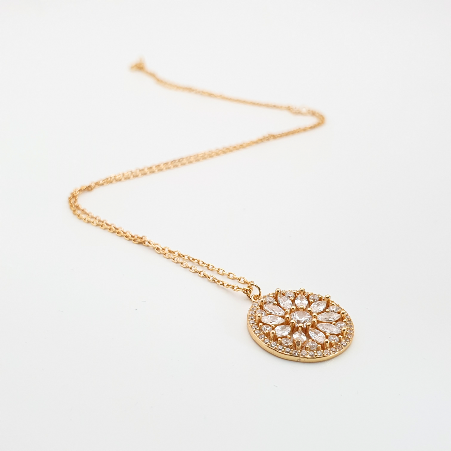 Sparkling Round Flower Jewel Pendant Necklace