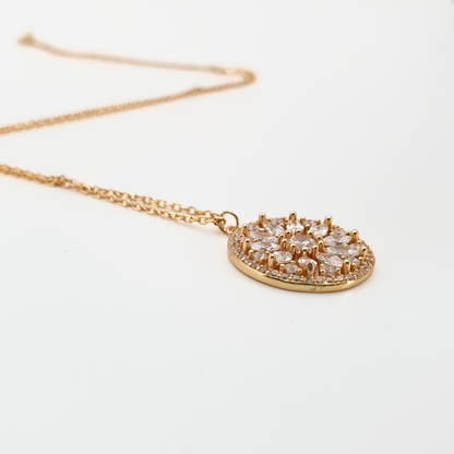 Sparkling Round Flower Jewel Pendant Necklace