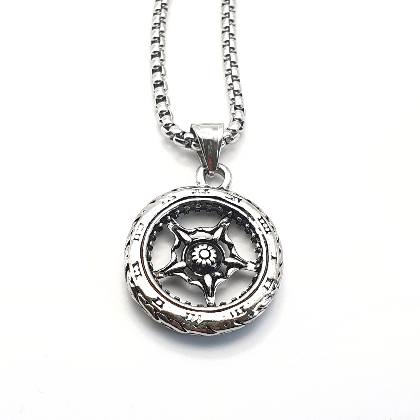 Wheel of Time Star Tyre Pendant Chain Necklace