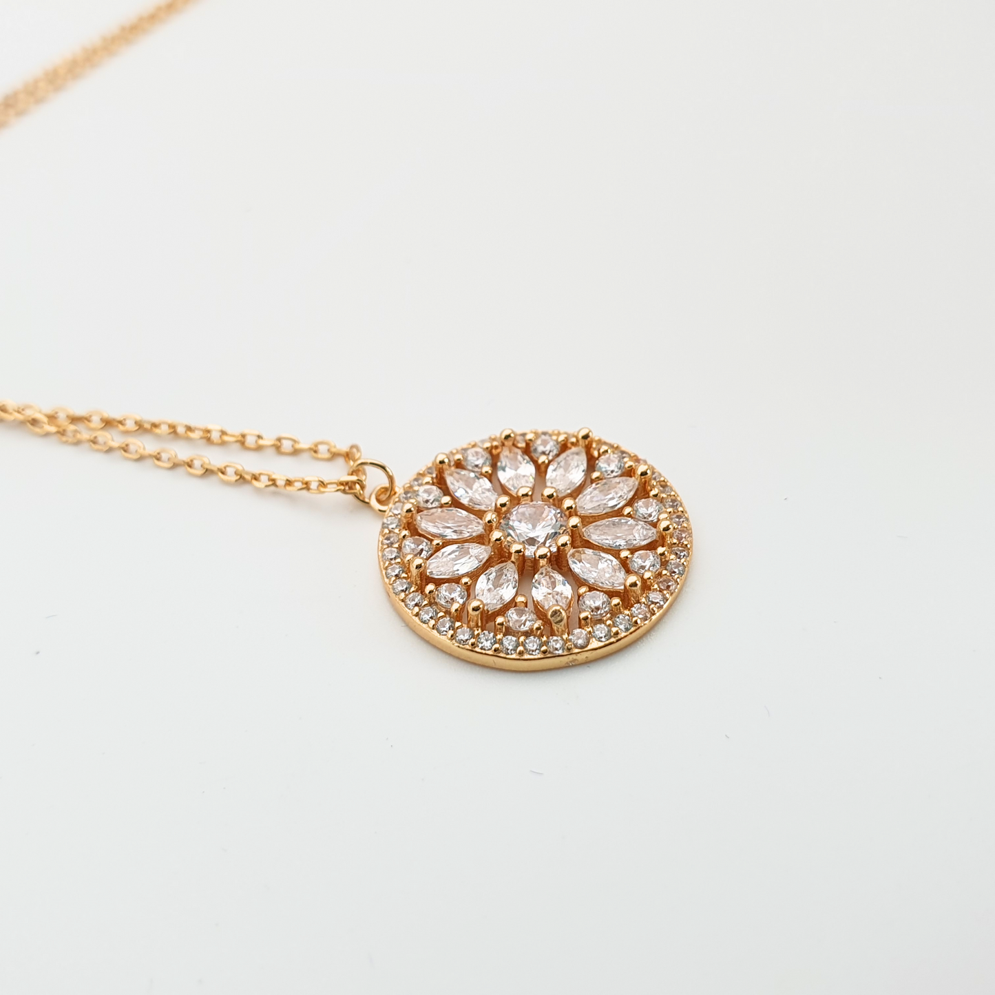 Sparkling Round Flower Jewel Pendant Necklace